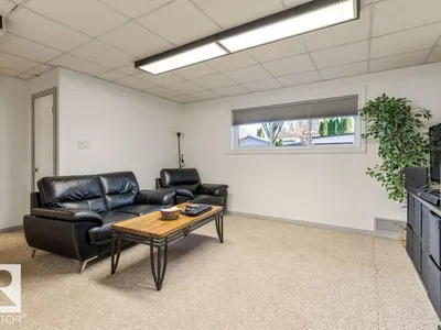 4 FLEETWOOD CR photo 32