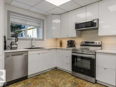4 FLEETWOOD CR photo 37
