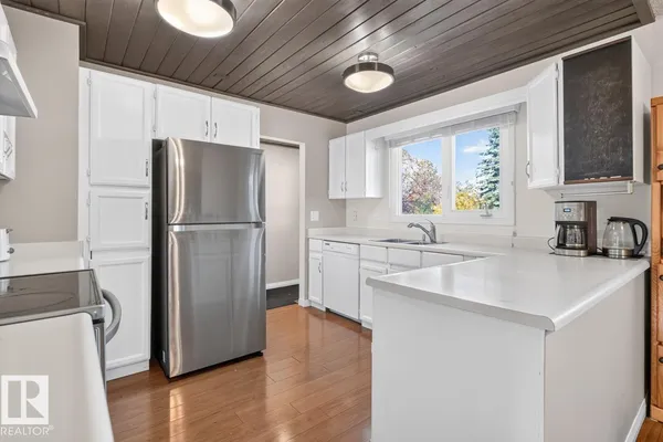 43 MORELAND CR photo 3