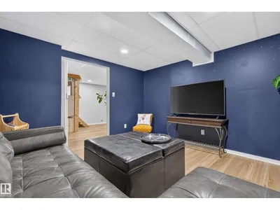 6512 94 AV NW photo 30