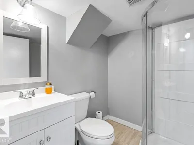 10706 75 AV NW photo 32