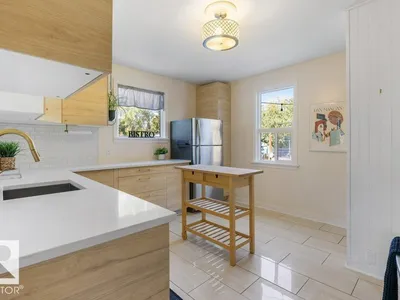 10706 75 AV NW photo 13