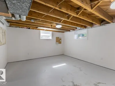 10706 75 AV NW photo 33