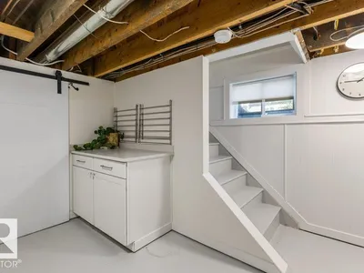 10706 75 AV NW photo 27