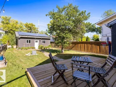 10706 75 AV NW photo 37