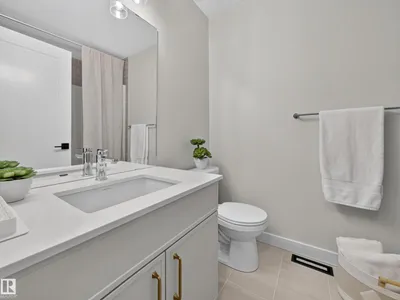 10985 130 ST NW photo 10
