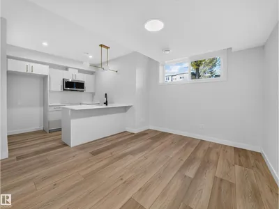 10985 130 ST NW photo 22