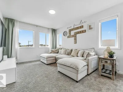 6921 54 AV photo 24