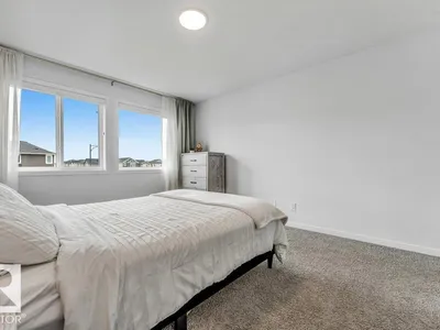 6921 54 AV photo 28