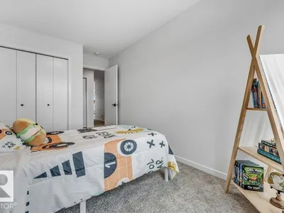 6921 54 AV photo 33