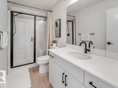 6921 54 AV photo 37