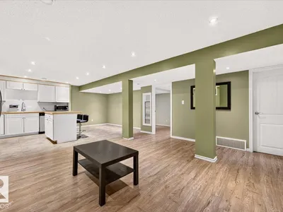 8512 134 AV NW photo 13