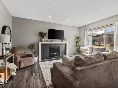 22507 99 AV NW photo 12