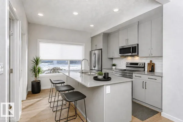 302 Linden LO photo 2