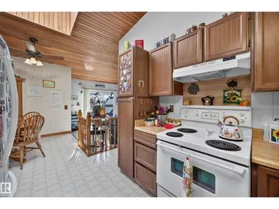 3023 130 AV NW photo 17
