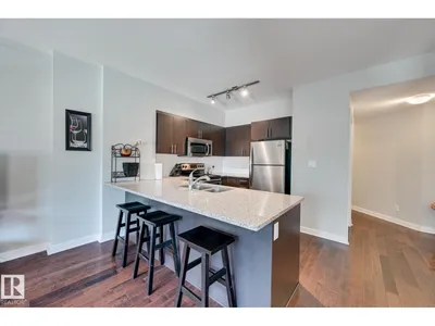 #802 10152 104 ST NW photo 4