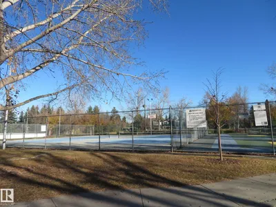 10720 57 AV NW photo 8