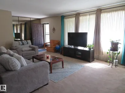10720 57 AV NW photo 19