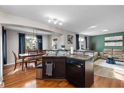 4605 163A AV NW photo 9