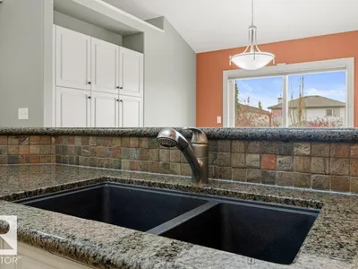 11686 15 AV NW photo 11