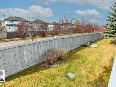 11686 15 AV NW photo 21