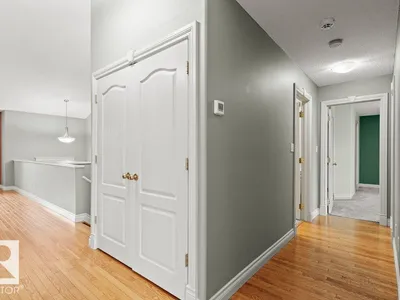 11686 15 AV NW photo 22