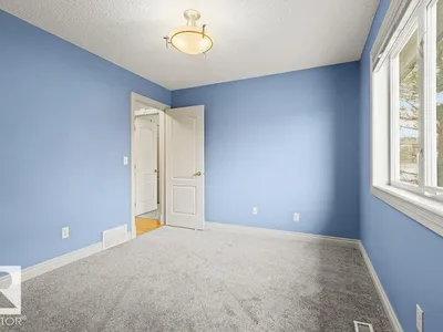 11686 15 AV NW photo 25