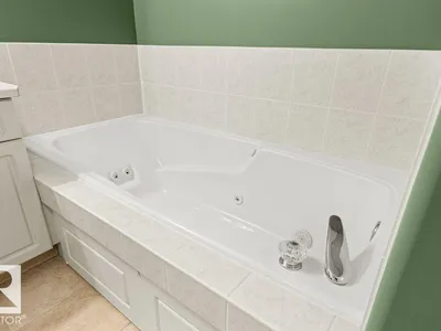 11686 15 AV NW photo 31