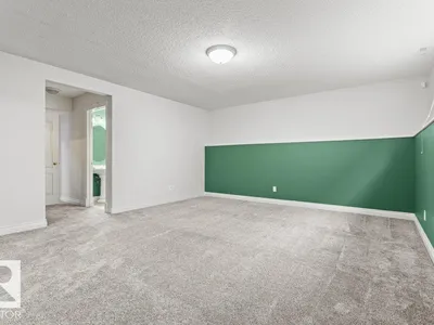 11686 15 AV NW photo 38