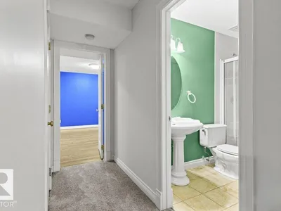 11686 15 AV NW photo 39