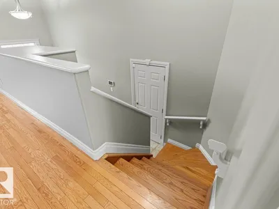 11686 15 AV NW photo 5