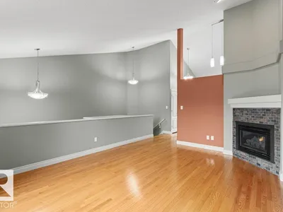 11686 15 AV NW photo 7