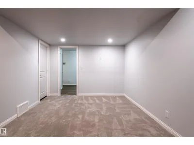 21413 94 AV NW photo 27