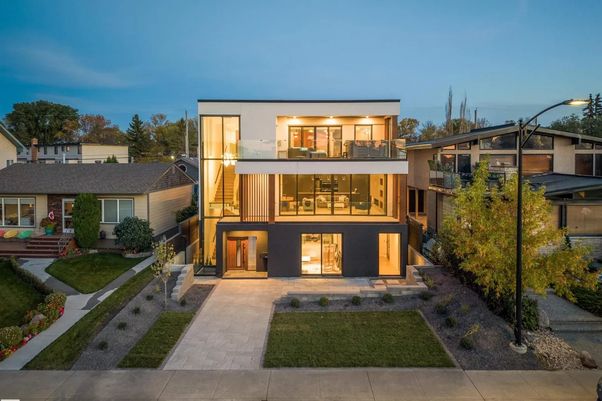 8915 STRATHEARN DR NW exterior