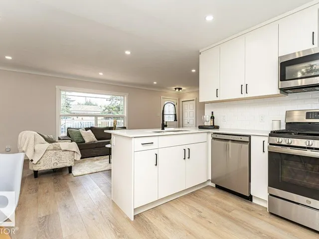 10624 40 ST NW, Edmonton