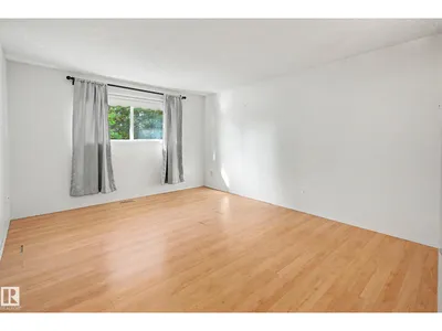 18411 77 AV NW photo 8