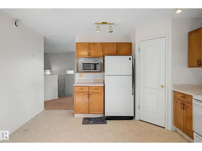 18411 77 AV NW photo 27