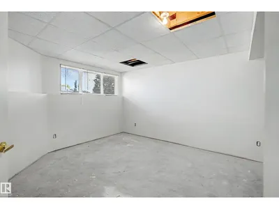 18411 77 AV NW photo 16
