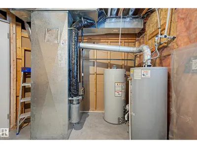18411 77 AV NW photo 18