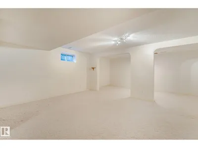 61 ESTATE CR photo 44
