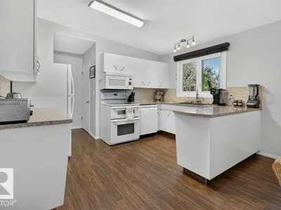 9120 92 AV photo 18