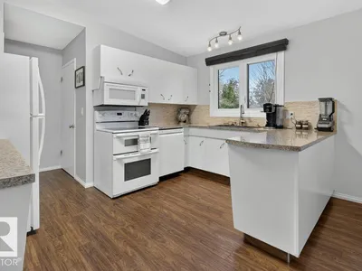 9120 92 AV photo 19