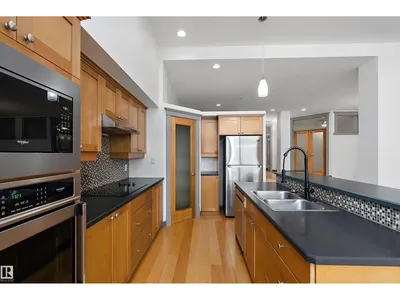 #212 10009 102 AV NW photo 29