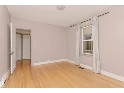 10922 84 AV NW photo 11