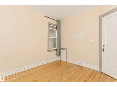 10922 84 AV NW photo 15