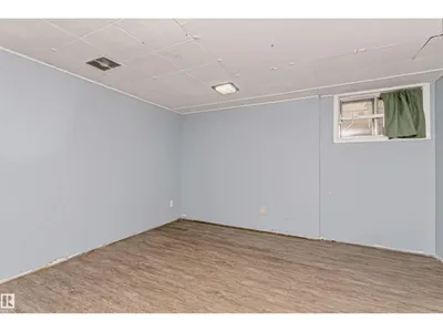 10922 84 AV NW photo 21