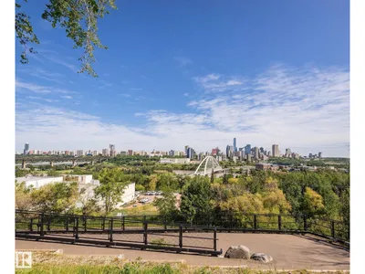 10922 84 AV NW photo 39