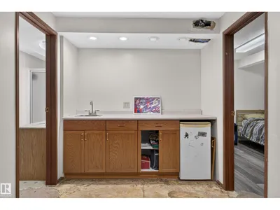 7216 44 AV NW NW photo 43