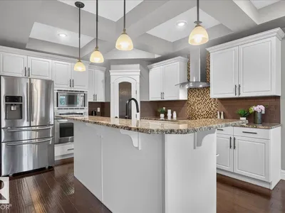 11408 15 AV SW photo 17