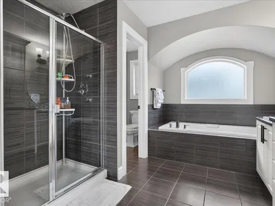 11408 15 AV SW photo 32